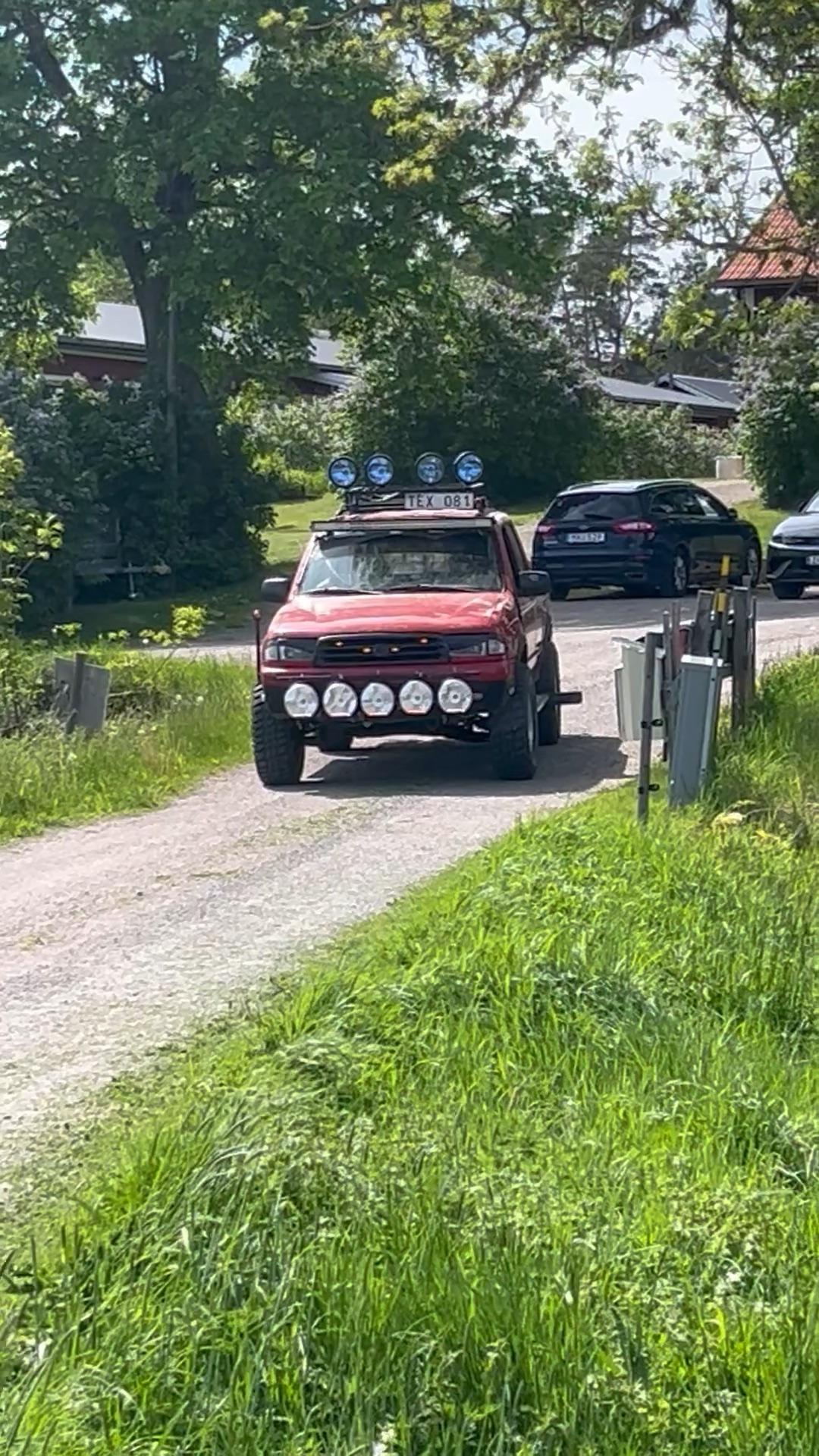 Mazda b2500
